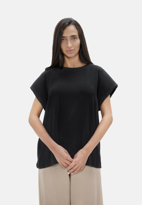 Muscat - Bold Shoulder Tee - Black Sand